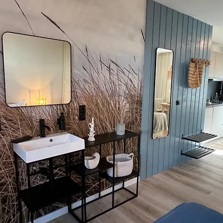 Blue Sky Apartment *